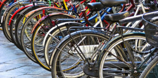 Rimozione di biciclette da viale Baccarini