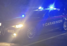 Dipendente minacciata con un coltello: rapina in un centro scommesse