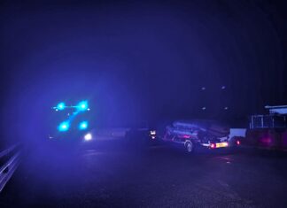 Cade nel fiume Ronco e resta aggrappato all’argine: salvato dai vigili del fuoco