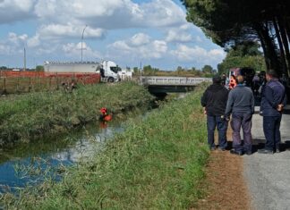 Ravenna, trovato il corpo di un uomo nel canale vicino al cimitero