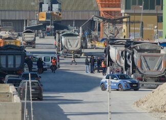 Tragedia al porto di Ravenna: camionista muore travolto durante le operazioni di scarico