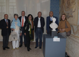 Geoffrey Bond : Vive nella casa di Lord Byron, ha donato i suoi cimeli ai Musei