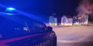 Dà fuoco ai cassonetti nel centro di Massa Lombarda: 21enne identificato e denunciato