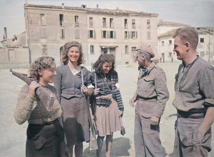 Foto cartolina Ragazze per sempre