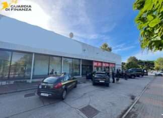 Dirottate in Cina le disponibilità finanziarie per pagare le tasse: sequestrati 10 milioni e 3 punti vendita