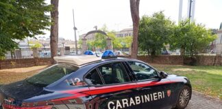 Durante un controllo esibisce documenti falsi: arrestato dai Carabinieri