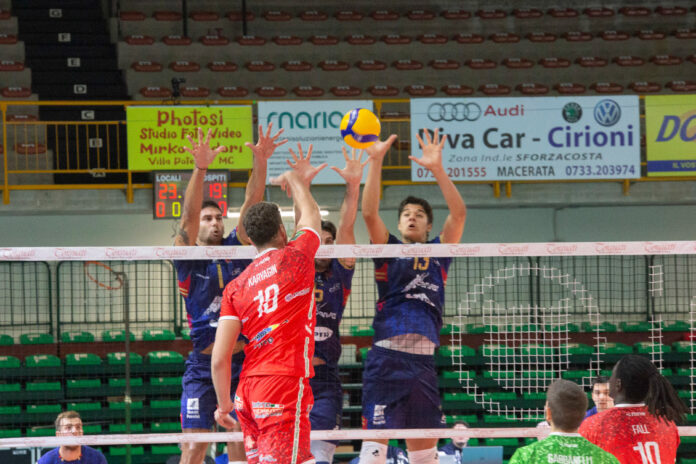 Muro a tre Consar su Kiryagin