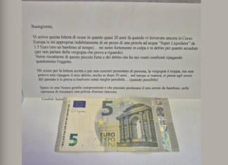 Dona 5 euro per ripagare un furto commesso 20 anni prima, quando era bambino: il post diventa virale