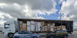 Lugo, rinvenuto semirimorchio con migliaia di sigarette sfuse