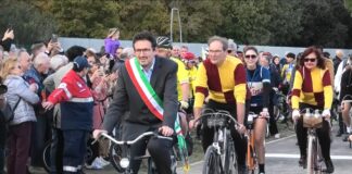 In centinaia al primo giro di pista nel nuovo ‘Polisportivo Darsena’, il bike park nell’ex ippodromo