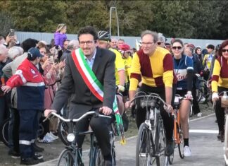 In centinaia al primo giro di pista nel nuovo ‘Polisportivo Darsena’, il bike park nell’ex ippodromo