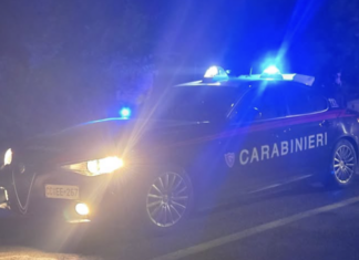 Minaccia di uccidere la moglie e il figlio dell’uomo che ha investito il padre: arrestato