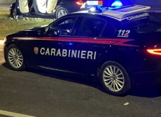 Rubano borse a due ragazze: denunciati due uomini, recuperata parte della refurtiva