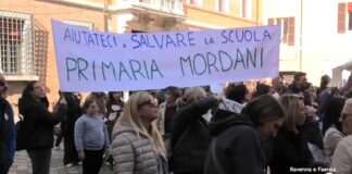 Trasferimento della Mordani alla Guido Novello. La protesta: “Così uccidete la scuola del centro”
