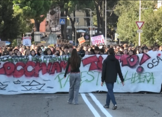 Sciopero. Lungo corteo sfila per le vie del centro di Faenza e blocca il cavalcaferrovia: tanti i messaggi al governo