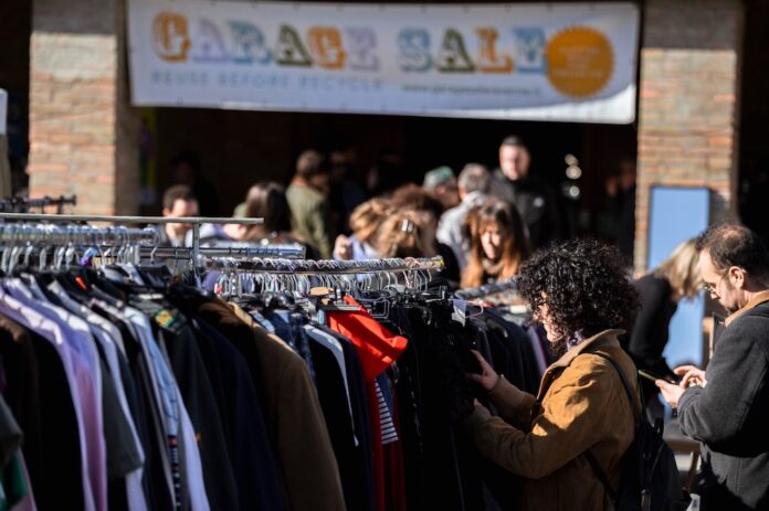 stand-del-garagesale-esterno-almagia-ph-emma-graziani