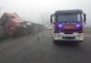 Tir si ribalta sulla Romea Nord: frutta in strada e traffico paralizzato