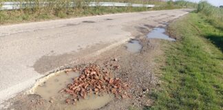 Strada rovinata e piena di detriti in via Argine Destro Montone: Fratelli d’Italia chiede spiegazioni al Sindaco