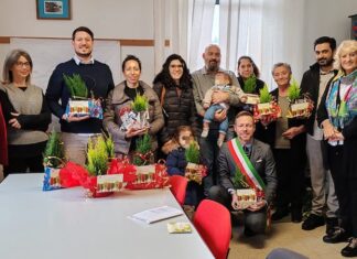 “Mettiamo radici per il futuro” a Roncalceci, consegnate piantine alle famiglie dei nuovi nati