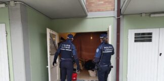 Occupano la casa di un disabile, la Polizia Locale interviene e restituisce l’abitazione al legittimo proprietario