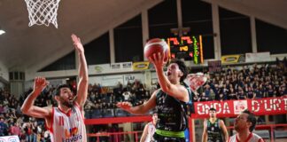 Basket: la Tema Sinergie vince il derby in casa dell’Andrea Costa Imola