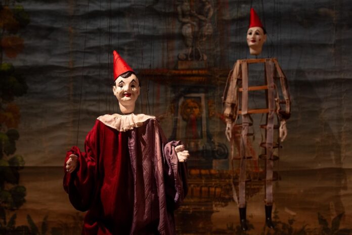 I PAGLIACCI MARIONETTE A FILI_I FANTOCCI LIRICI YAMBO_INIZI 900