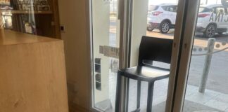 Furti in serie nella notte in diversi bar. Ingenti i danni