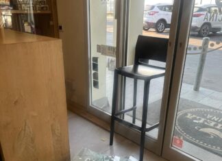 Furti in serie nella notte in diversi bar. Ingenti i danni