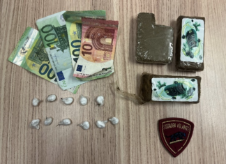 Ravenna, 18enne arrestato con hashish e cocaina