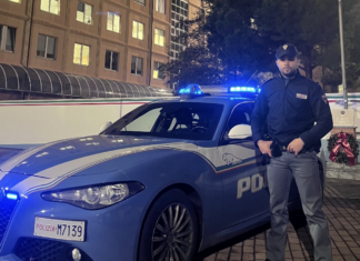 Poliziotto fuori servizio salva giovane e blocca aggressore armato