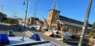 Rubano una bici elettrica e chiedono soldi per restituirla: misure cautelari per due giovani