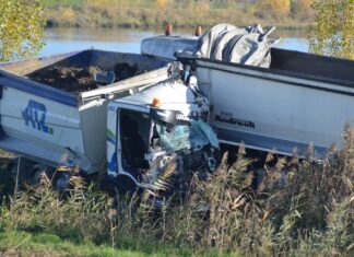 Tragica mattinata a Fosso Ghiaia: scontro frontale tra due mezzi pesanti, un morto e un ferito gravissimo