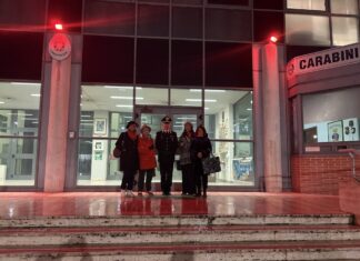 Il Comando Provinciale dei Carabinieri di Ravenna si illumina di arancione per dire NO alla violenza contro le donne