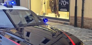 Ravenna, rubano vestiti e aggrediscono i militari: arrestati due giovani
