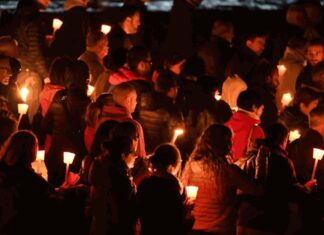 In programma per domani, giovedì 4 dicembre, la fiaccolata democratica e antifascista