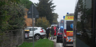 Spray al peperoncino all’interno di un pulmino: conducente costretto a fermarsi. Una bambina in ospedale