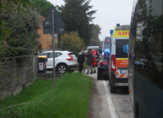 Spray al peperoncino all’interno di un pulmino: conducente costretto a fermarsi. Una bambina in ospedale