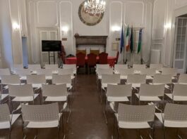 Nuove sedie e portabici: le donazioni del territorio sostengono spazi e servizi di Brisighella