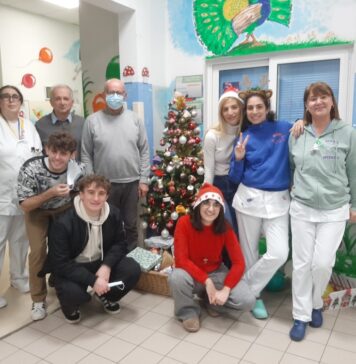 Natale di solidarietà in Pediatria a Ravenna: doni e sorrisi per i piccoli pazienti