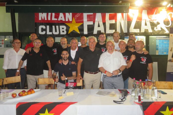 Donadoni con gruppo soci