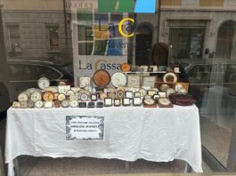 Aperta la mostra di orologi da tavolo alla filiale di Russi della Cassa di Ravenna