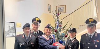 Auguri di Natale ai Carabinieri di Faenza: l’ANC dona panettoni personalizzati