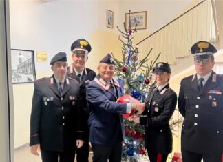 Auguri di Natale ai Carabinieri di Faenza: l’ANC dona panettoni personalizzati