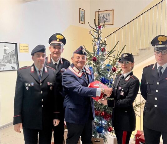 Auguri di Natale ai Carabinieri di Faenza: l’ANC dona panettoni personalizzati