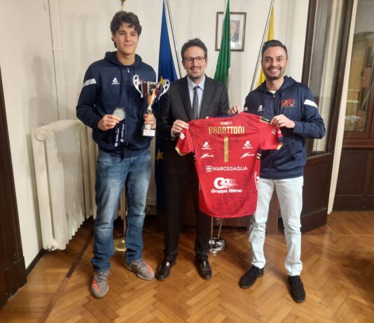 Una delegazione della Consar Ravenna ricevuta e salutata in Comune dal sindaco Alessandro Barattoni