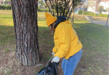 Volontari si ritrovano per pulire due parchi della città