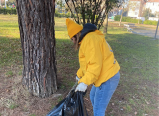 Volontari si ritrovano per pulire due parchi della città
