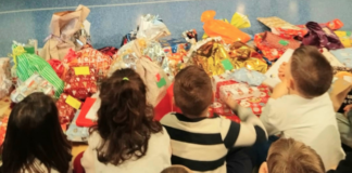 Anche i bambini della scuola Freccia Azzurra donano regali per le famiglie dello Sportello del Sorriso