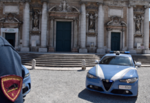 Non rispetta il divieto di avvicinamento e viene arrestato. E in Questura spacca una telecamera