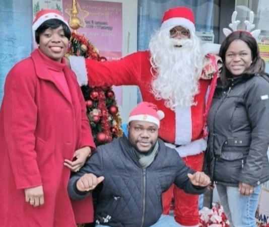I regali del Capra Team e della 3^A della scuola La Torre allo Sportello del Sorriso